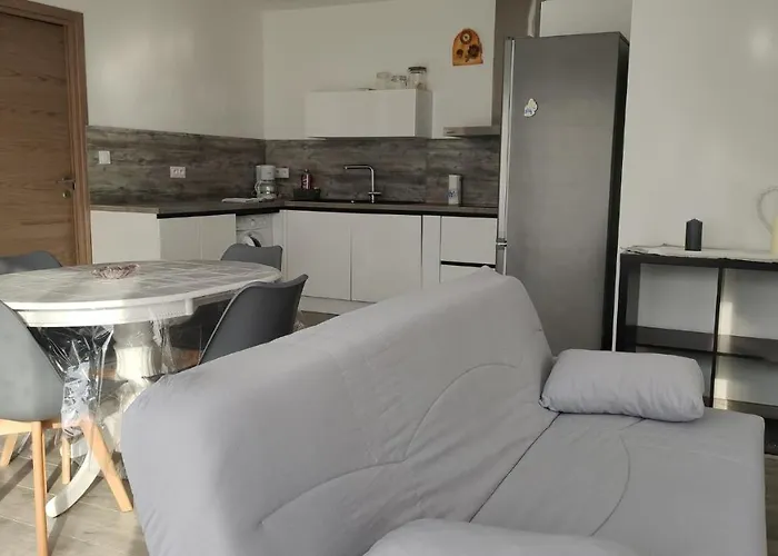 Jolie Petite Maison A 50 Metres De La Plage